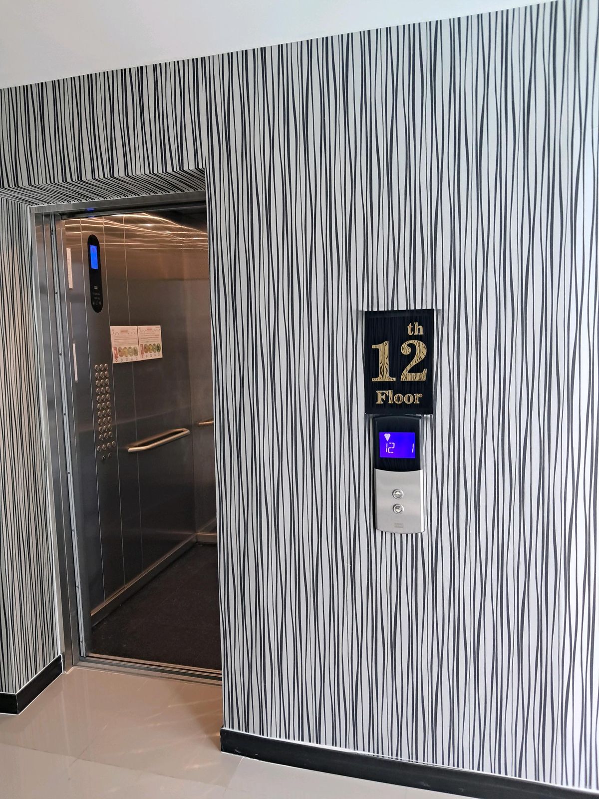 For SaleCondoPattaya, Bangsaen, Chonburi : Condo for urgent sale, AD The Grand Jomtien Pattaya, 12th floor, sea view, pool view, built-in furniture, complete electrical appliances, 200 meters from the sea, Jomtien Road 2