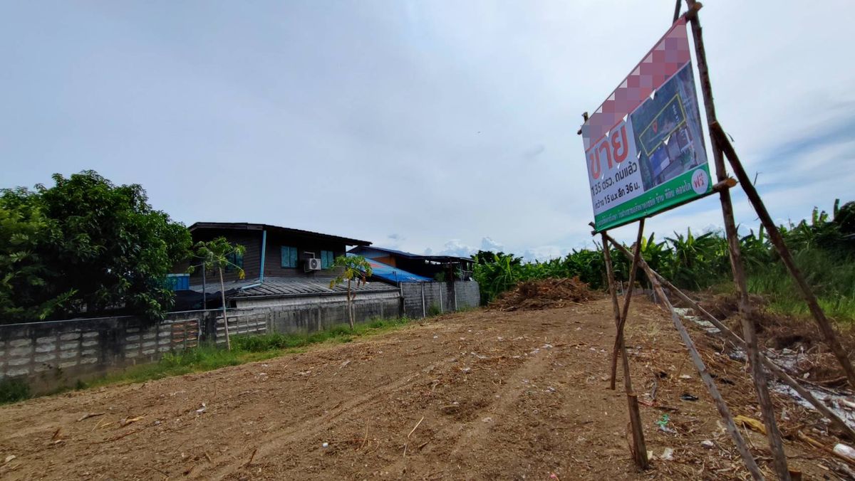 ขายที่ดินปทุมธานี รังสิต ธรรมศาสตร์ : ลงทุนคุ้มค่า! ที่ดินถมแล้ว ผังสีแดง กลางชุมชน ราคาสบายกระเป๋า ขายที่ดินเปล่า 135 ตร.ว. โครงการหมู่บ้านธรรมสุธีร์ ปทุมธานี (ซอย 7) – ถมแล้ว พร้อมต่อยอดทันที