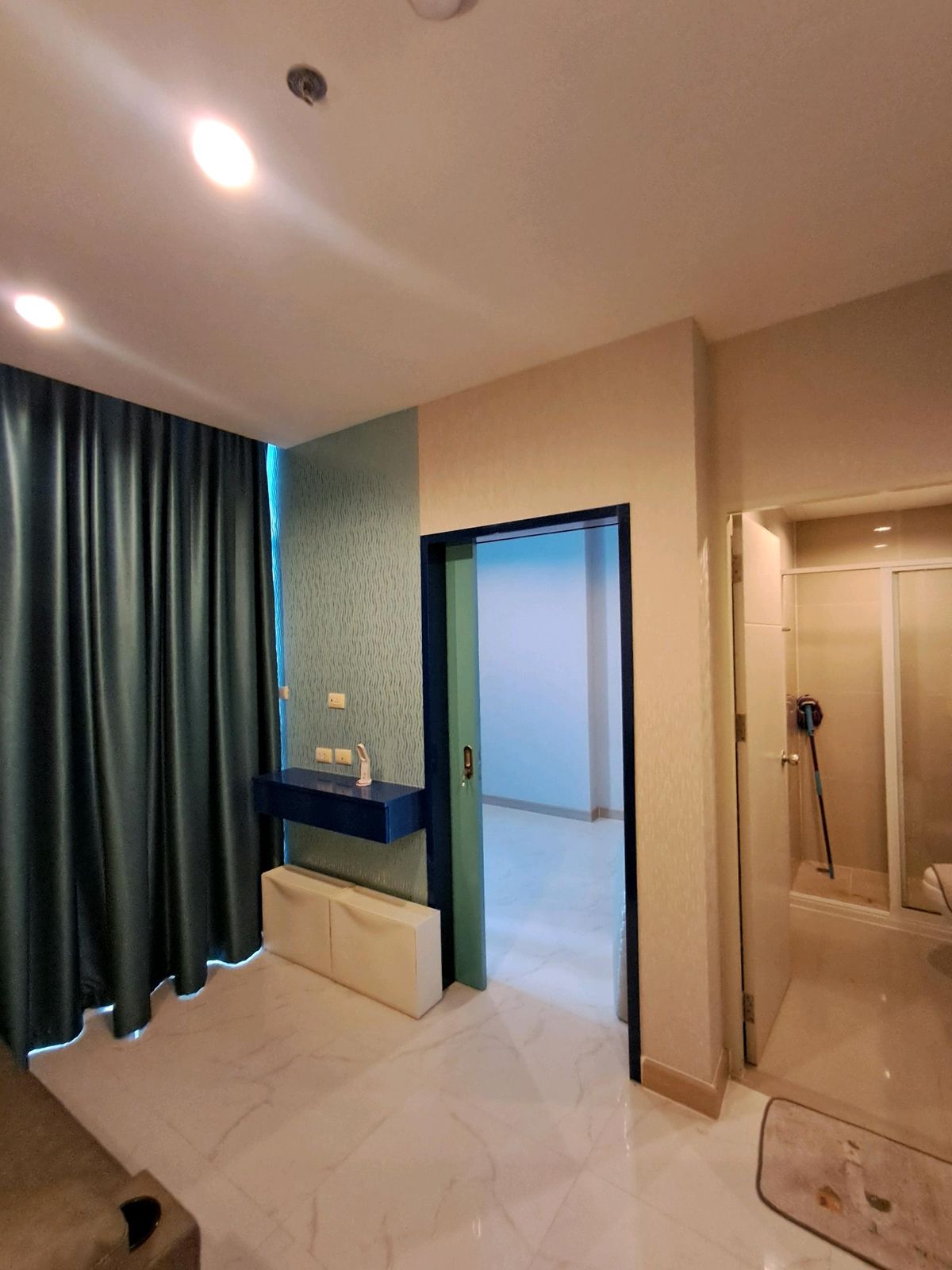 For SaleCondoPattaya, Bangsaen, Chonburi : Condo for urgent sale, AD The Grand Jomtien Pattaya, 12th floor, sea view, pool view, built-in furniture, complete electrical appliances, 200 meters from the sea, Jomtien Road 2