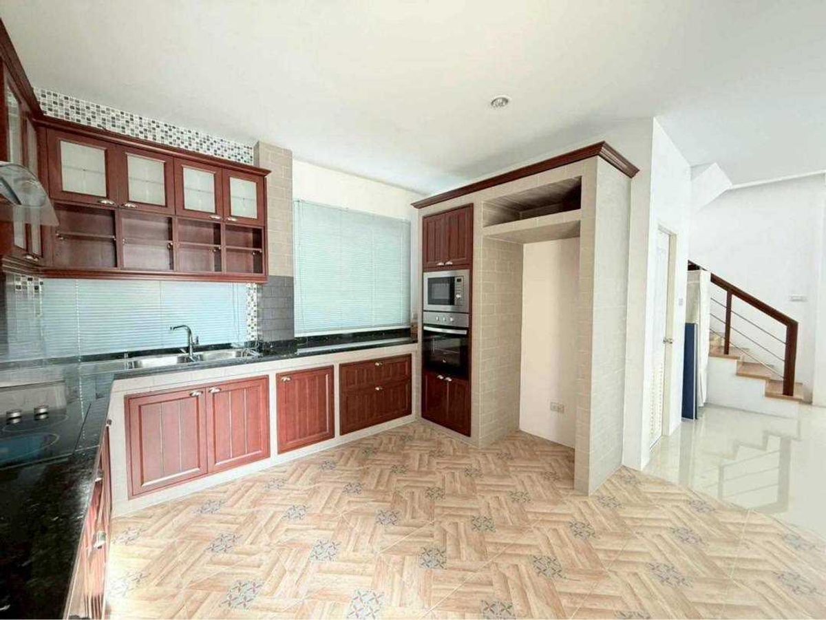 HouseSriracha Laem Chabang Ban Bueng : Detached House for Sale: Siam Thara Mantra Village, 207 sqm, near Motorway