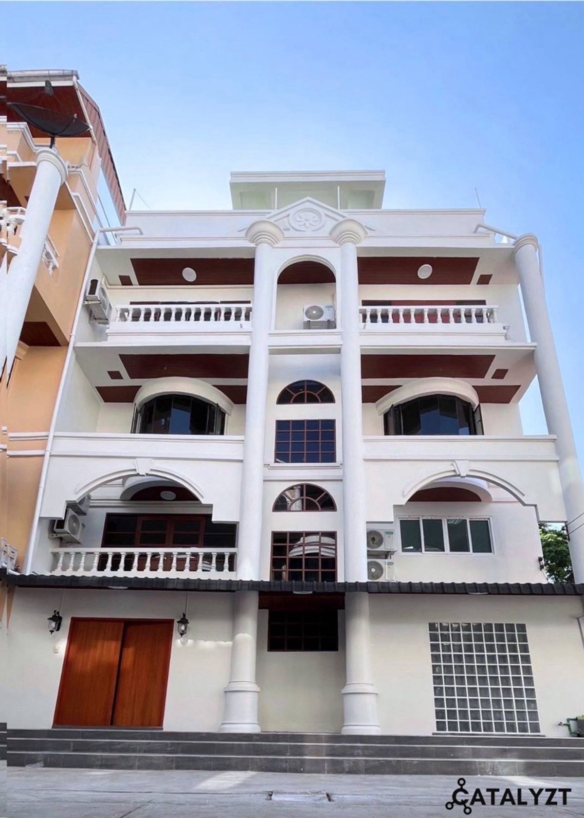 ให้เช่าทาวน์โฮมสุขุมวิท อโศก ทองหล่อ : Luxurious 5-storey house in prime Thonglor location. For Rent