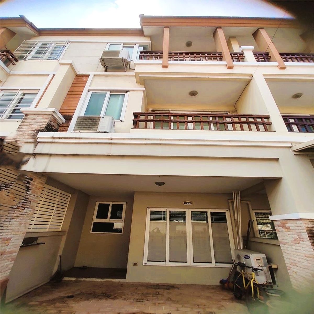 For RentHouseVipawadee, Don Mueang, Lak Si : townhome 3bedrooms 3bathrooms, with kitchen, near Rangsit University and Don Mueang Airport.