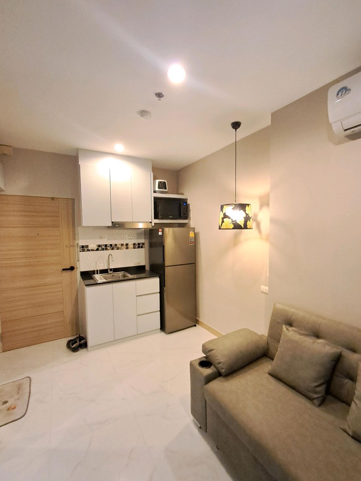 For SaleCondoPattaya, Bangsaen, Chonburi : Condo for urgent sale, AD The Grand Jomtien Pattaya, 12th floor, sea view, pool view, built-in furniture, complete electrical appliances, 200 meters from the sea, Jomtien Road 2