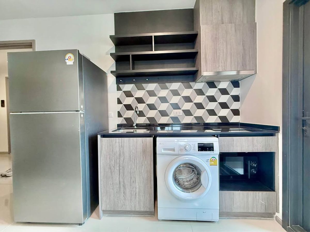 For RentCondoRama9, Petchburi, RCA : The Base Phetchaburi condo condo is convenient to travel near MAT BTS.