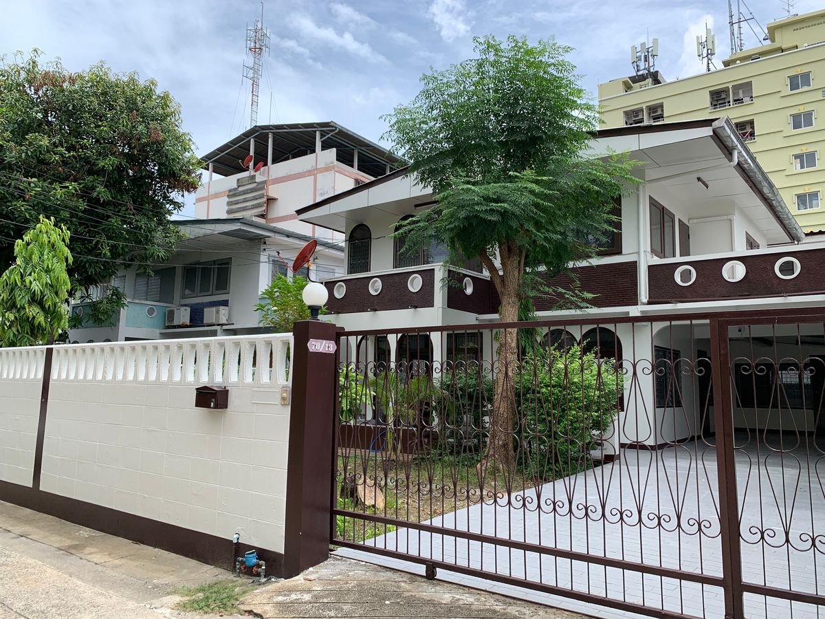 ให้เช่าบ้านรัชดา ห้วยขวาง : Single House for Rent Near MRT Ratchadaphisek Station
