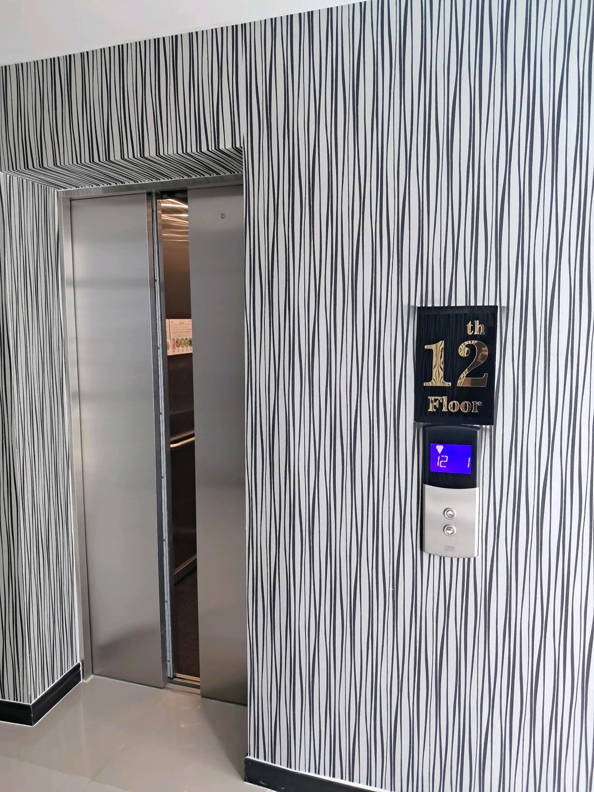 For SaleCondoPattaya, Bangsaen, Chonburi : Condo for urgent sale, AD The Grand Jomtien Pattaya, 12th floor, sea view, pool view, built-in furniture, complete electrical appliances, 200 meters from the sea, Jomtien Road 2