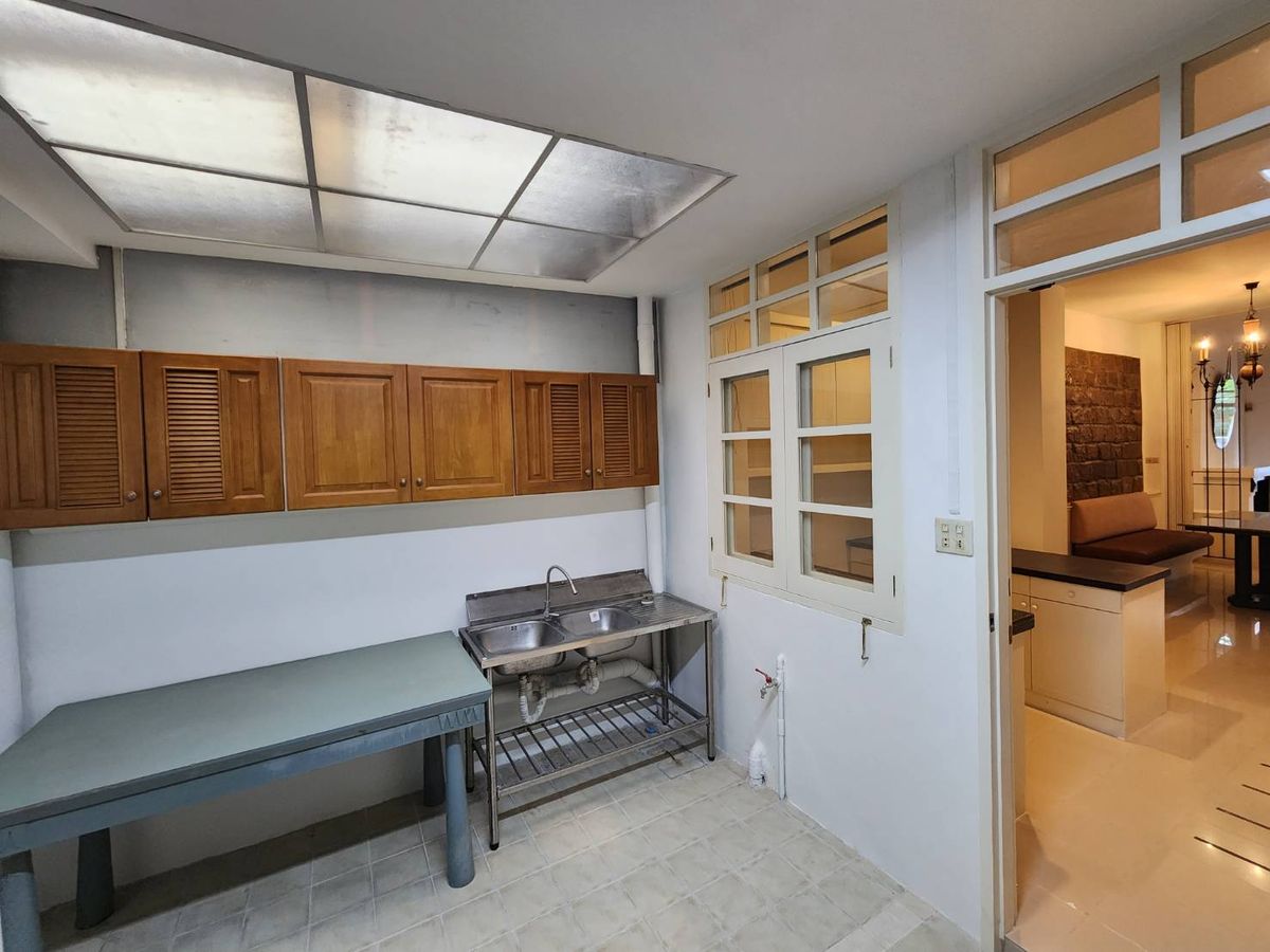 For RentTownhomeRatchadapisek, Huaikwang, Suttisan : Rent a townhouse Ratchadaphisek Zone - Five Lat Phrao Intersection near MRT Five Lat Phrao Intersection for 5 minutes