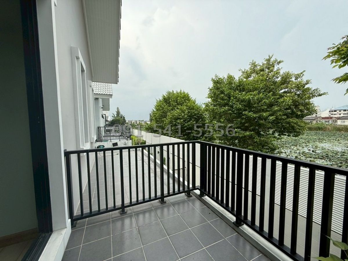 ขายบ้านนวมินทร์ รามอินทรา : ขายบ้านหรู 2 ชั้น มบ.มิลตัน เรสซิเดนซ์ รามอินทรา เนื้อที่กว้างขวาง 111 ตรว มีสวนและสนามหญ้าหน้าบ้าน