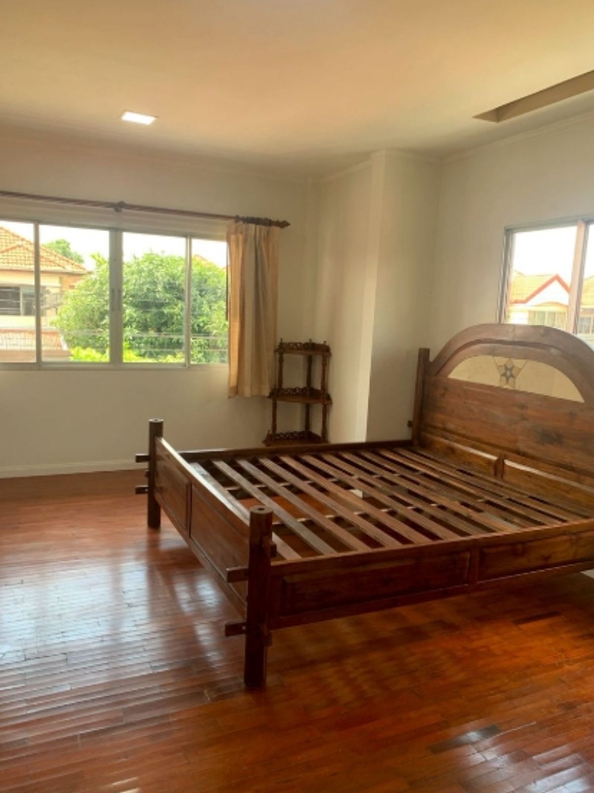 ขายบ้านนวมินทร์ รามอินทรา : ขายบ้านเดี่ยว 2 ชั้น , เนื้อที่ 61.8 ตรว.  หมู่บ้านสัมมากร 2 ถนนสามวา 20 แขวงบางชัน  เขตคลองสามวา  จังหวัดกรุงเทพมหานคร (ตกแต่งใหม่ พร้อมอยู่ )