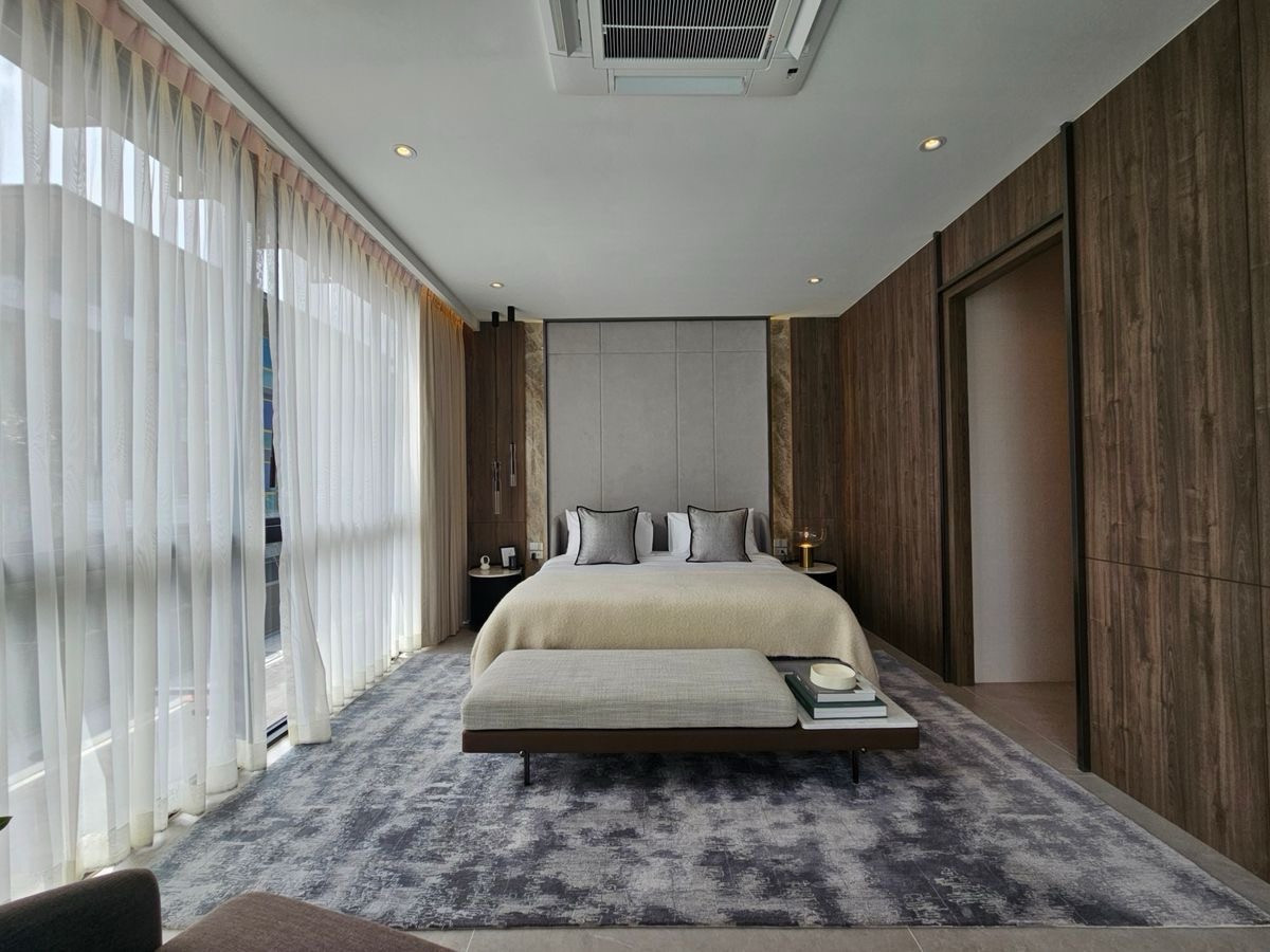 ขายบ้านเลียบทางด่วนรามอินทรา : ราคาพิเศษ🔥CIRA Residences ที่สุดของทำเลหรู! ทำเล เอกมัย-รามอินทรา บ้าน Ultra Luxury 1,223 ตร.ม. ลิฟต์+สระว่ายน้ำ นัดหมายชม 📲  086-795-9997 (จิมมี่)