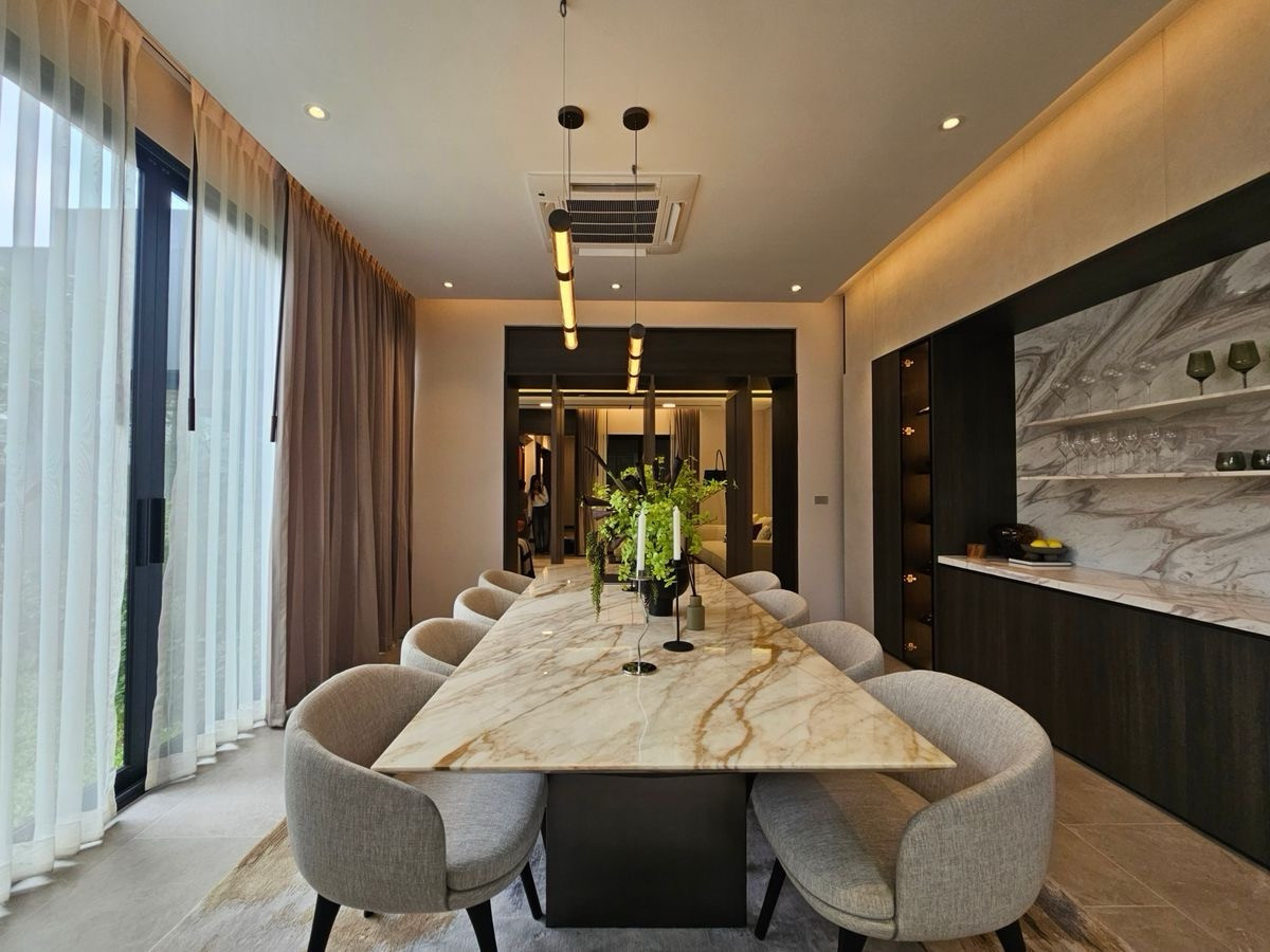 ขายบ้านเลียบทางด่วนรามอินทรา : ราคาพิเศษ🔥CIRA Residences ที่สุดของทำเลหรู! ทำเล เอกมัย-รามอินทรา บ้าน Ultra Luxury 1,223 ตร.ม. ลิฟต์+สระว่ายน้ำ นัดหมายชม 📲  086-795-9997 (จิมมี่)