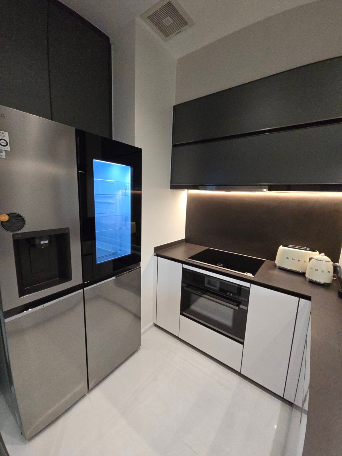 For RentCondoSukhumvit, Asoke, Thonglor : (For Rent) The Bangkok Thonglor – Luxury Condo near BTS Thong Lor Spacious unit in an excellent location, complete with full facilities.
