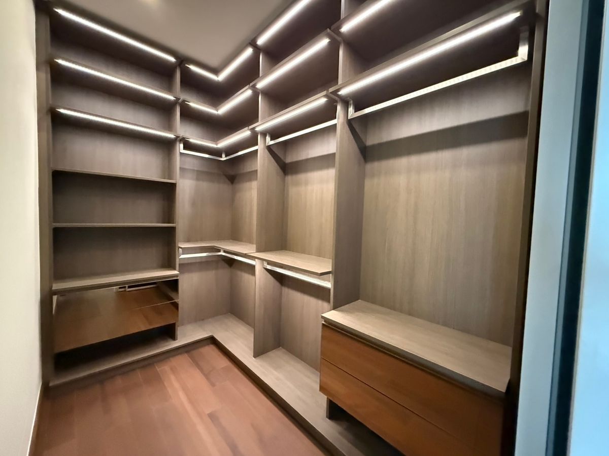 For SaleCondoNana, North Nana,Sukhumvit13, Soi Nana : Building *** Real room picture *** Q1 Sukhumvit 3 Beds 4 Baths 158.45 SQ.M. P/F ** Fixed 3 Parking