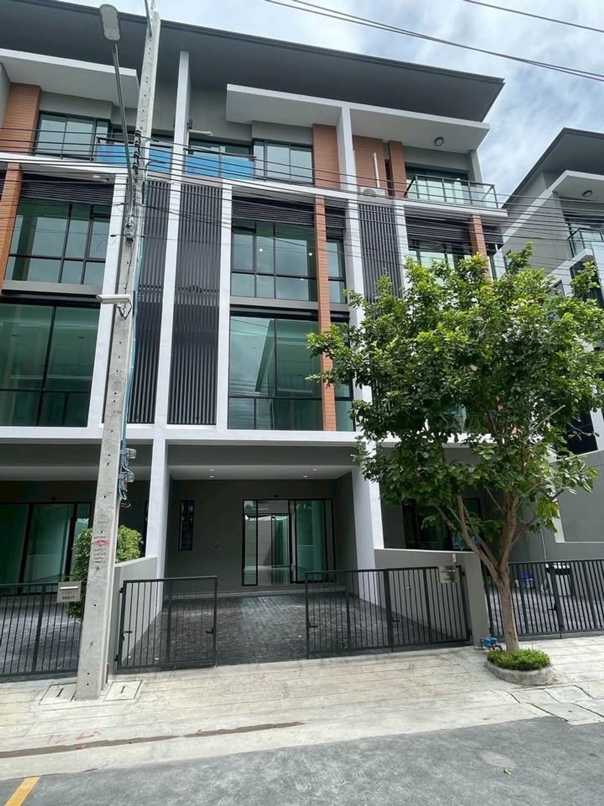 ให้เช่าโฮมออฟฟิศเกษตร นวมินทร์ ลาดปลาเค้า : RH081325 ให้เช่า Home Office 4ชั้น Premium Place Mix Nawamin ติดถนนนวมินทร์ ใกล้ bts สายสีชมพู