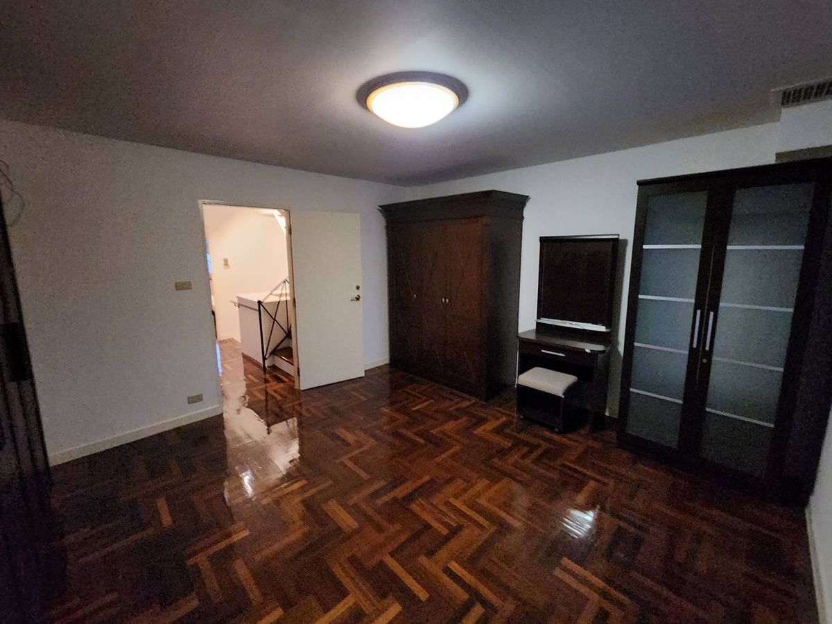 For RentTownhomeRatchadapisek, Huaikwang, Suttisan : Rent a townhouse Ratchadaphisek Zone - Five Lat Phrao Intersection near MRT Five Lat Phrao Intersection for 5 minutes