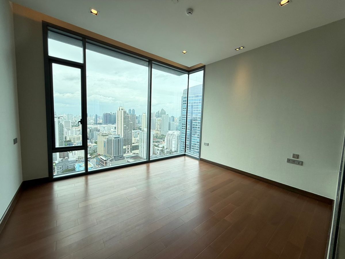For SaleCondoNana, North Nana,Sukhumvit13, Soi Nana : Building *** Real room picture *** Q1 Sukhumvit 3 Beds 4 Baths 158.45 SQ.M. P/F ** Fixed 3 Parking