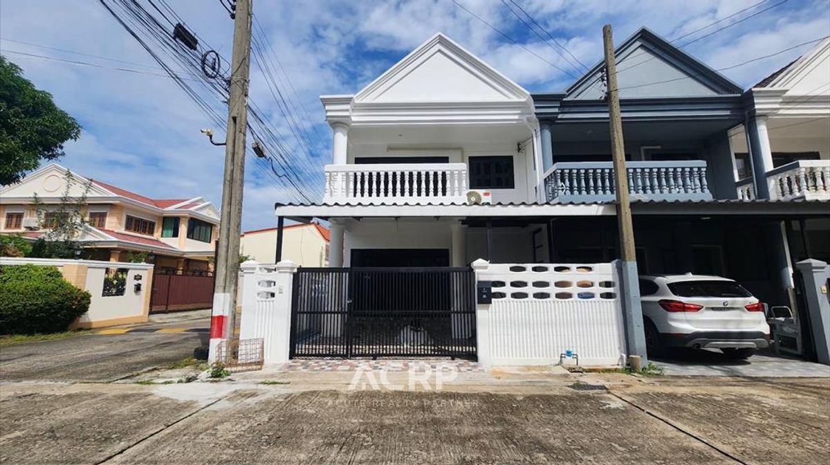 For RentTownhomeSukhumvit, Asoke, Thonglor : Townhouse for rent in Sirikam, Sukhumvit 72. Great location, just 500 meters from BTS Bearing.