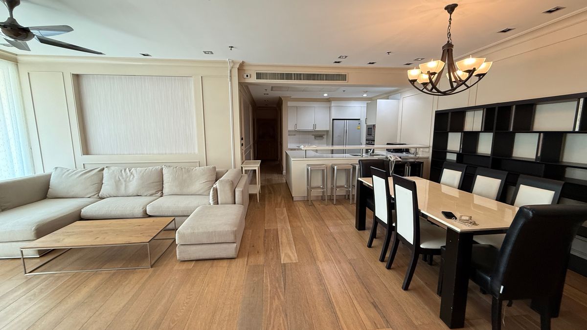 ให้เช่าคอนโดสีลม ศาลาแดง บางรัก : For Rent The Royal Saladaeng area 235 sqm 3bds Price 120K Nice Fully Furnished