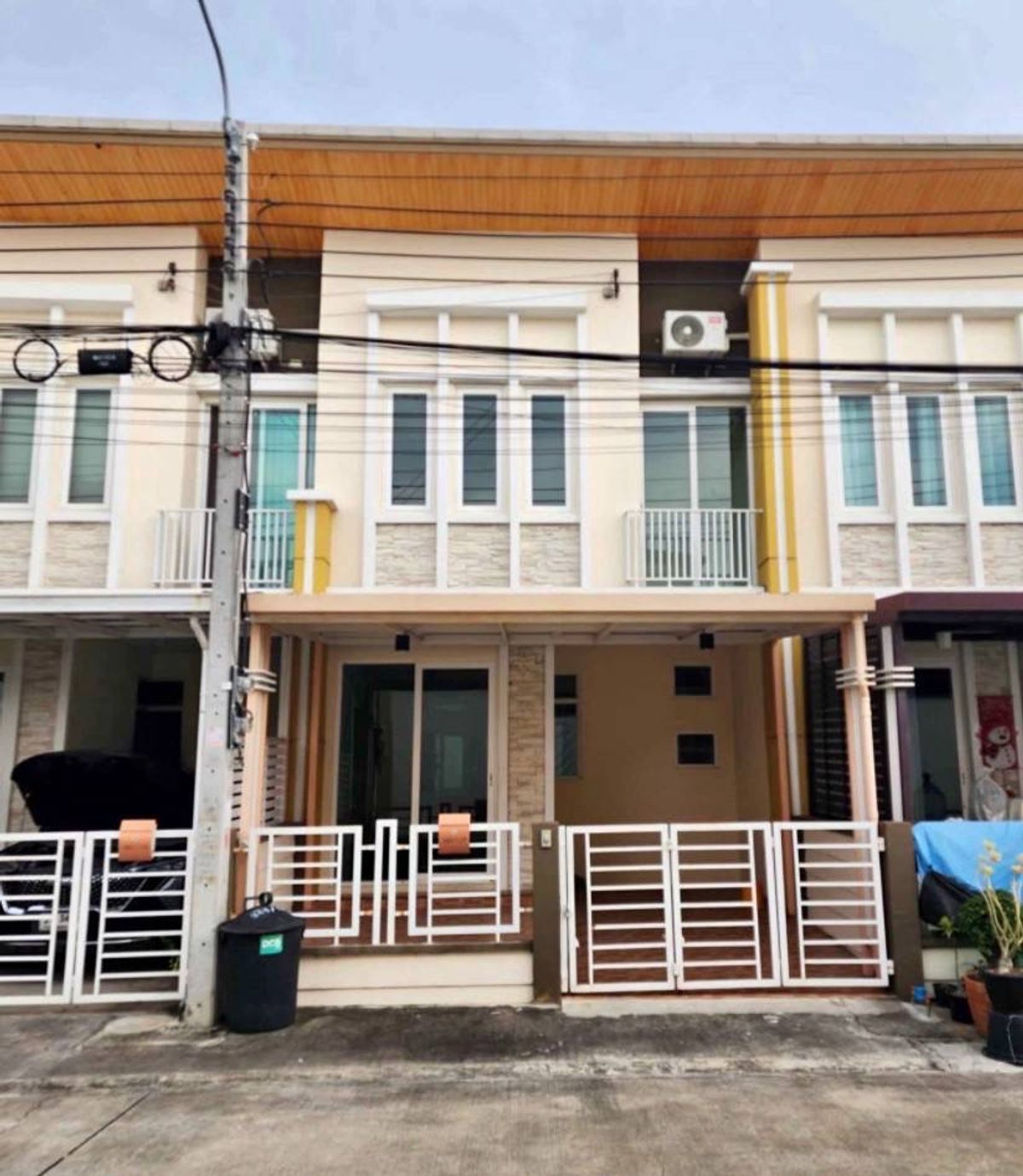 ให้เช่าทาวน์โฮมลาดกระบัง สุวรรณภูมิ : ให้เช่า ทาวน์โฮม โกลเด้นทาวน์ เฉลิมพระเกียรติ-สวนหลวง มีเฟอร์ ✅19,000/เดือน✅