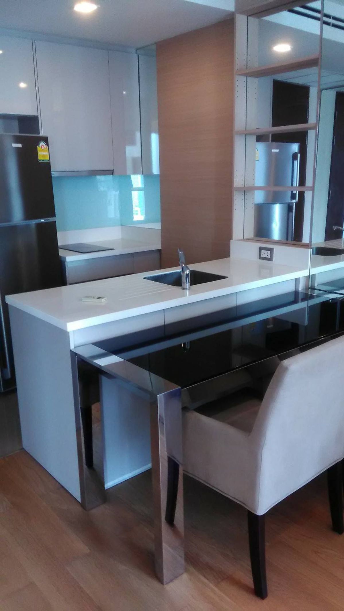 For RentCondoRama9, Petchburi, RCA : The Address Asoke Condo is convenient to travel near the BTS train.