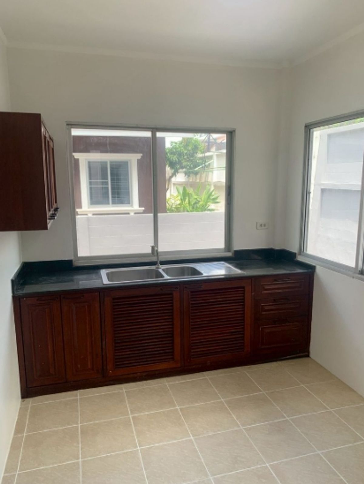 ขายบ้านนวมินทร์ รามอินทรา : ขายบ้านเดี่ยว 2 ชั้น , เนื้อที่ 61.8 ตรว.  หมู่บ้านสัมมากร 2 ถนนสามวา 20 แขวงบางชัน  เขตคลองสามวา  จังหวัดกรุงเทพมหานคร (ตกแต่งใหม่ พร้อมอยู่ )