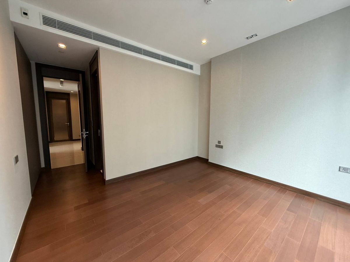 For SaleCondoNana, North Nana,Sukhumvit13, Soi Nana : Building *** Real room picture *** Q1 Sukhumvit 3 Beds 4 Baths 158.45 SQ.M. P/F ** Fixed 3 Parking
