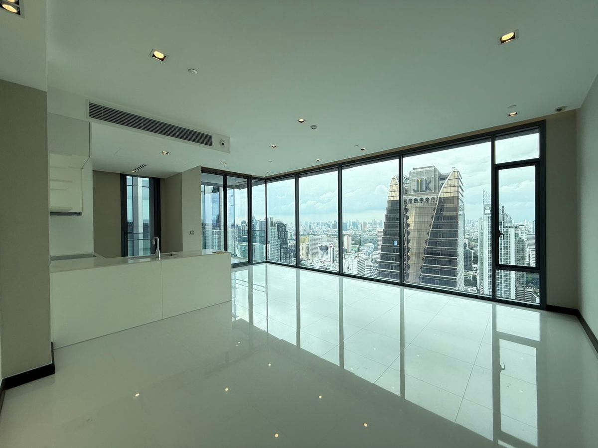 For SaleCondoNana, North Nana,Sukhumvit13, Soi Nana : Building *** Real room picture *** Q1 Sukhumvit 3 Beds 4 Baths 158.45 SQ.M. P/F ** Fixed 3 Parking