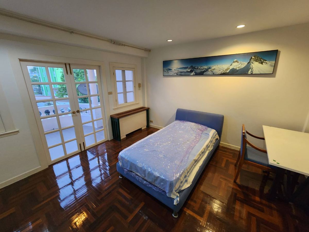For RentTownhomeRatchadapisek, Huaikwang, Suttisan : Rent a townhouse Ratchadaphisek Zone - Five Lat Phrao Intersection near MRT Five Lat Phrao Intersection for 5 minutes