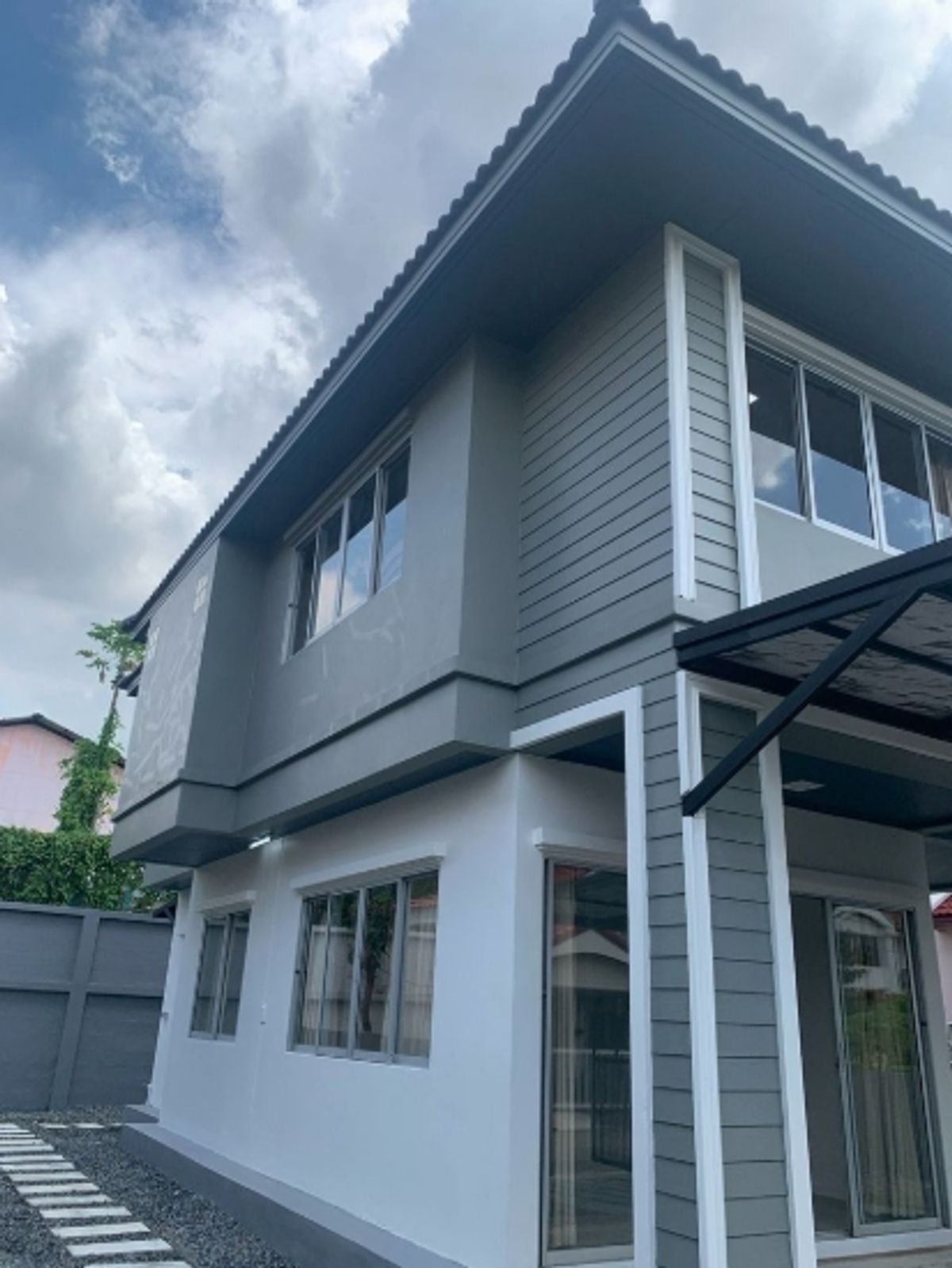 ขายบ้านนวมินทร์ รามอินทรา : ขายบ้านเดี่ยว 2 ชั้น , เนื้อที่ 61.8 ตรว.  หมู่บ้านสัมมากร 2 ถนนสามวา 20 แขวงบางชัน  เขตคลองสามวา  จังหวัดกรุงเทพมหานคร (ตกแต่งใหม่ พร้อมอยู่ )