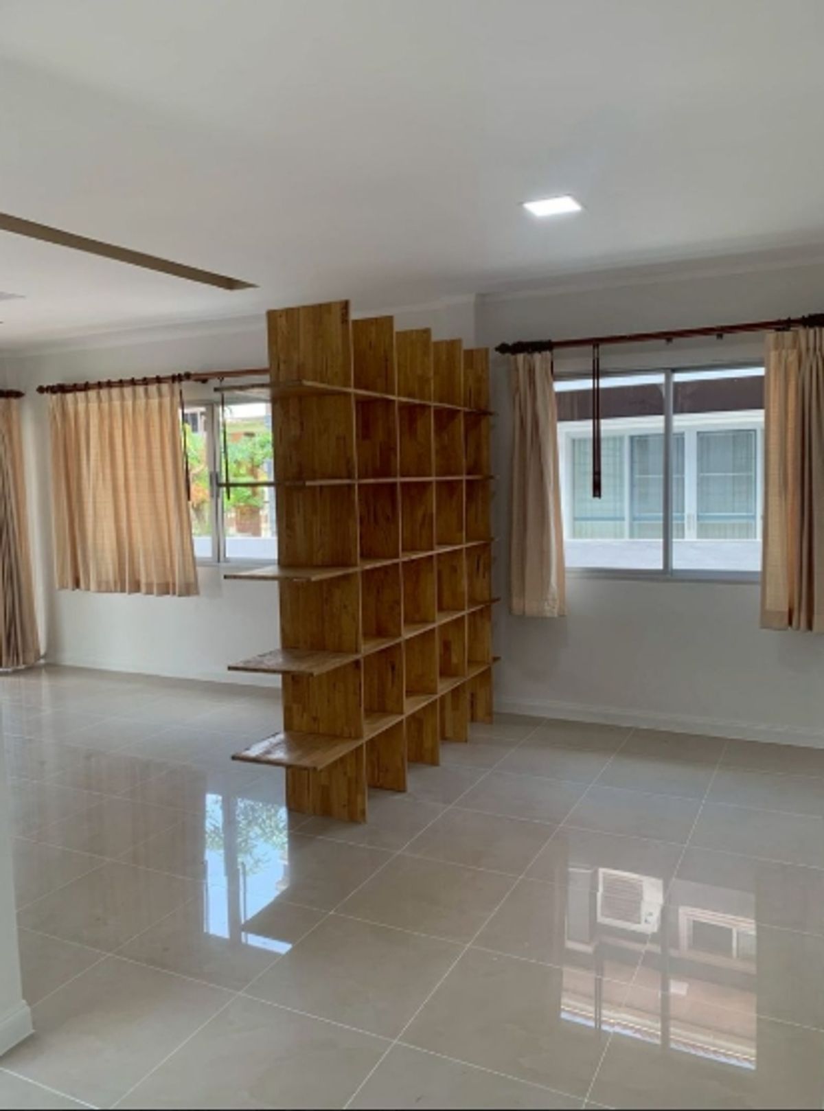 ขายบ้านนวมินทร์ รามอินทรา : ขายบ้านเดี่ยว 2 ชั้น , เนื้อที่ 61.8 ตรว.  หมู่บ้านสัมมากร 2 ถนนสามวา 20 แขวงบางชัน  เขตคลองสามวา  จังหวัดกรุงเทพมหานคร (ตกแต่งใหม่ พร้อมอยู่ )