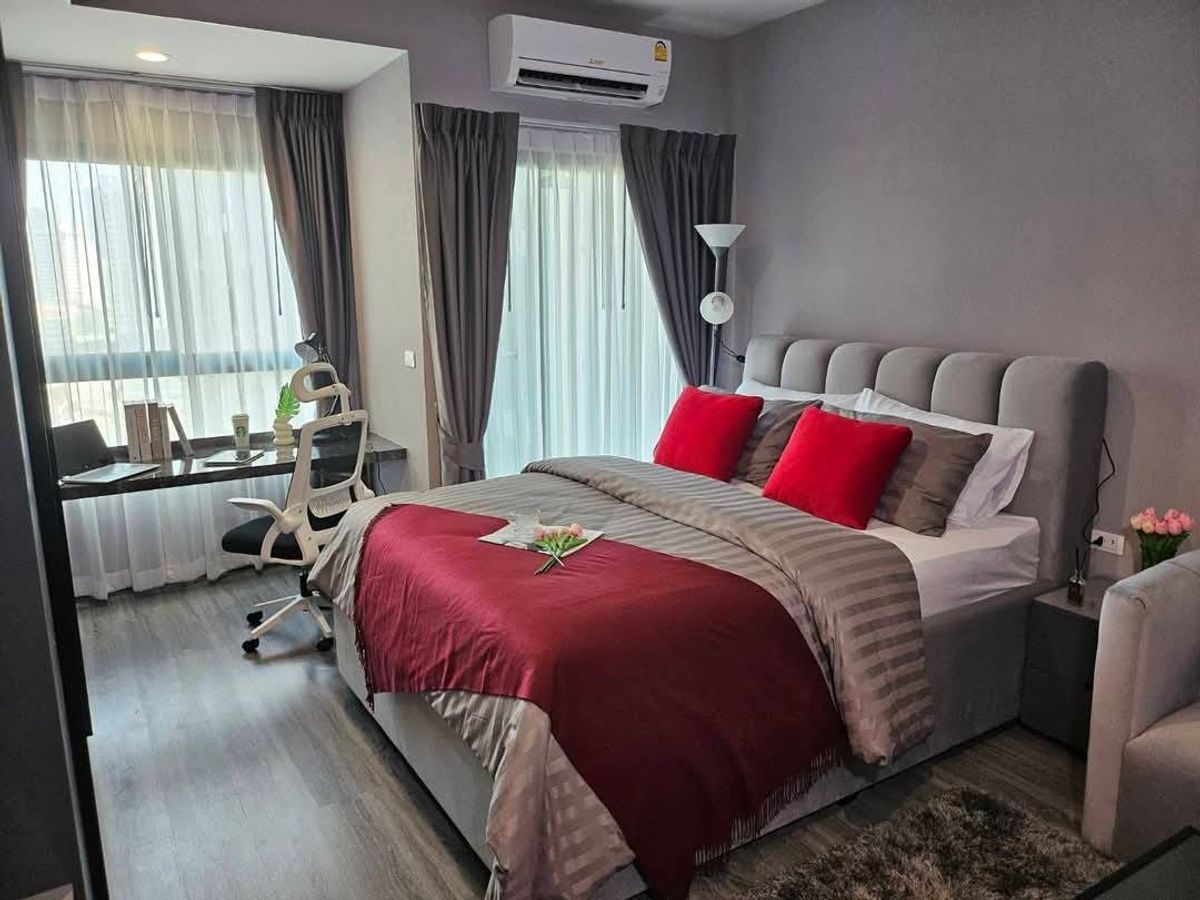 ให้เช่าคอนโดสยาม จุฬา สามย่าน : 🏙️✨ Ideo Chula-Samyan ห้องสวยสไตล์เท่ Grey Vibes พร้อม Built-in จัดเก็บจุใจ 💼📦