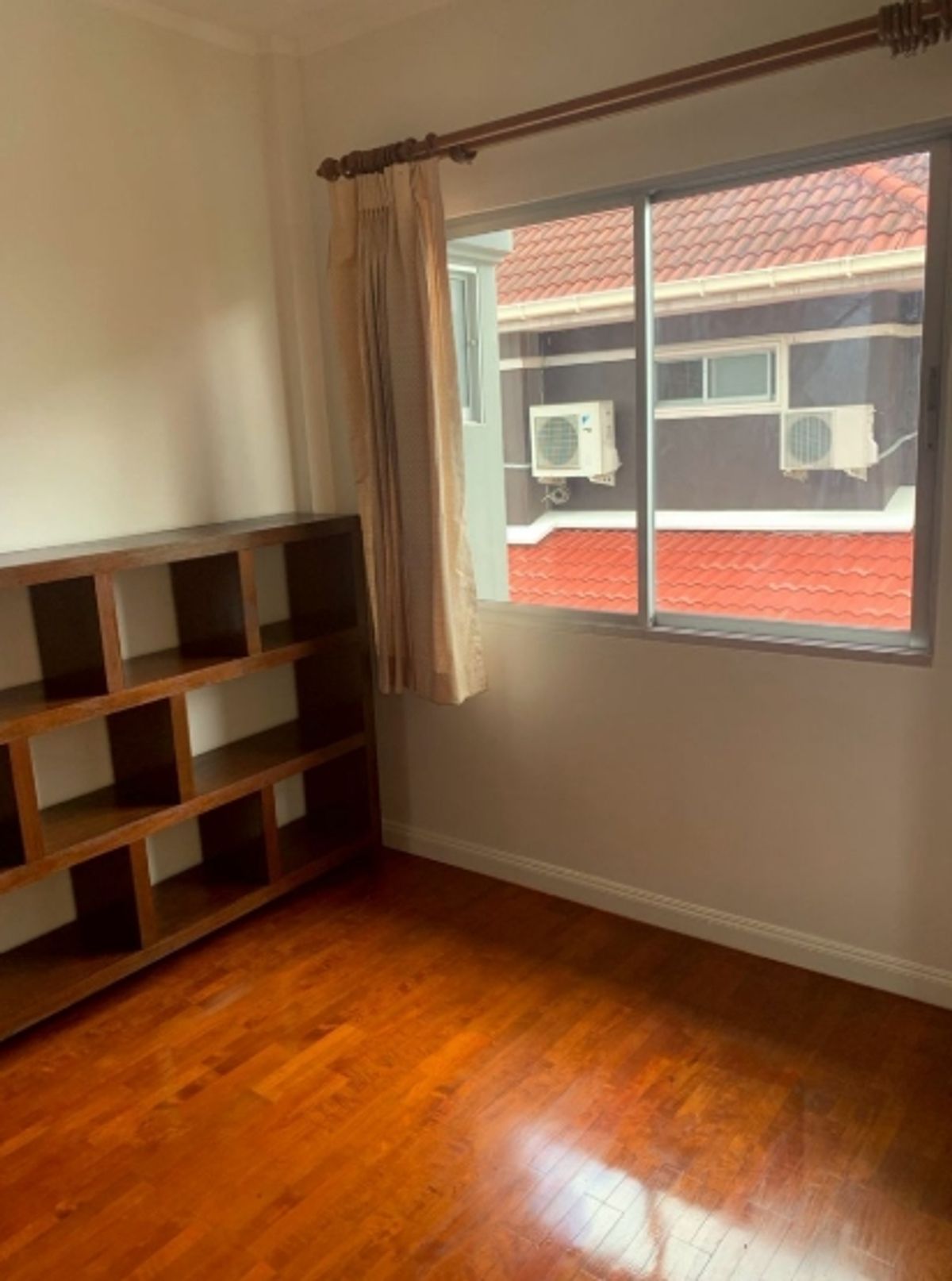 ขายบ้านนวมินทร์ รามอินทรา : ขายบ้านเดี่ยว 2 ชั้น , เนื้อที่ 61.8 ตรว.  หมู่บ้านสัมมากร 2 ถนนสามวา 20 แขวงบางชัน  เขตคลองสามวา  จังหวัดกรุงเทพมหานคร (ตกแต่งใหม่ พร้อมอยู่ )