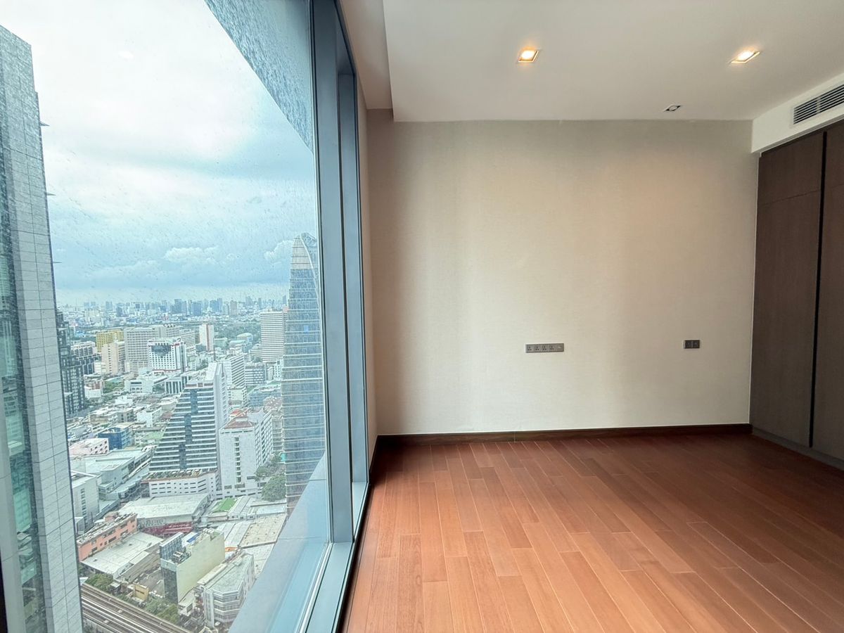 For SaleCondoNana, North Nana,Sukhumvit13, Soi Nana : Building *** Real room picture *** Q1 Sukhumvit 3 Beds 4 Baths 158.45 SQ.M. P/F ** Fixed 3 Parking