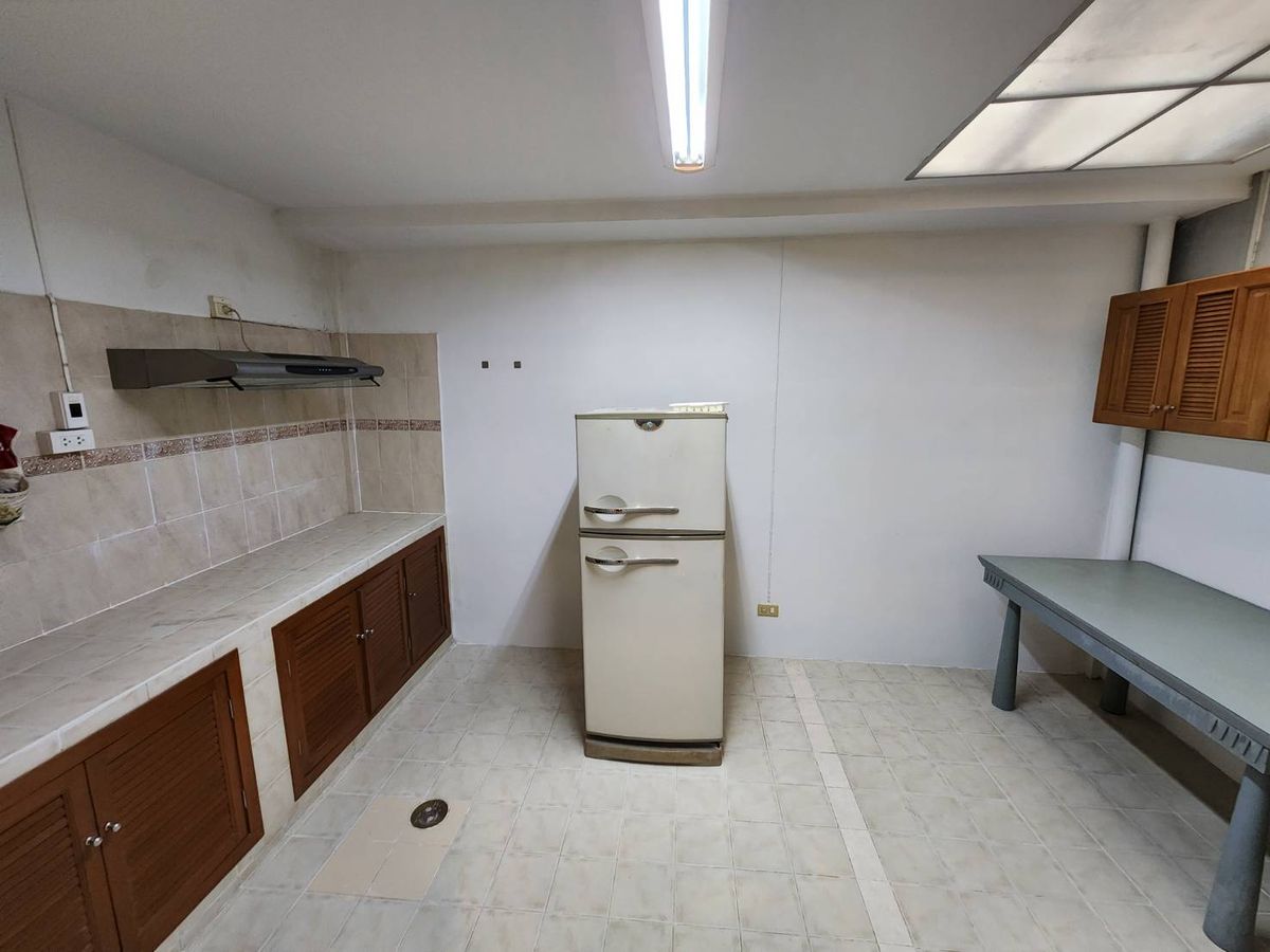 For RentTownhomeRatchadapisek, Huaikwang, Suttisan : Rent a townhouse Ratchadaphisek Zone - Five Lat Phrao Intersection near MRT Five Lat Phrao Intersection for 5 minutes