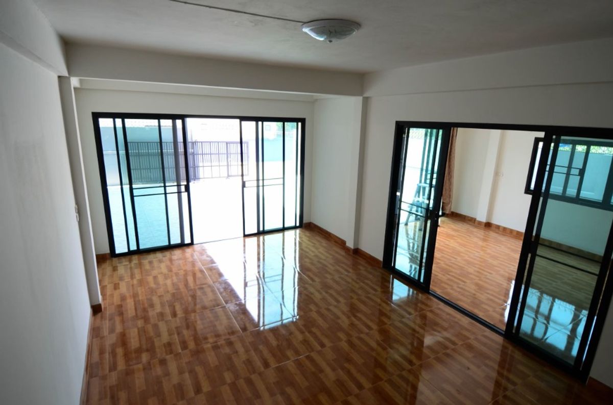 For RentHouseChokchai 4, Ladprao 71, Ladprao 48, : RH081125 2-story, 3-bedroom detached house for rent in Chok Chai 4 area, ideal for a home office.