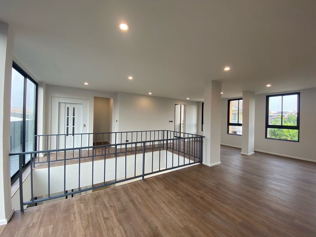 For Rent: Home Office, Ladprao 41 – Near Ratchadaphisek–Ladprao Intersection & BTS |出租:拉差达披色–拉抛路交汇处附近的拉抛41号家庭办公楼,近轻轨站 Loading...