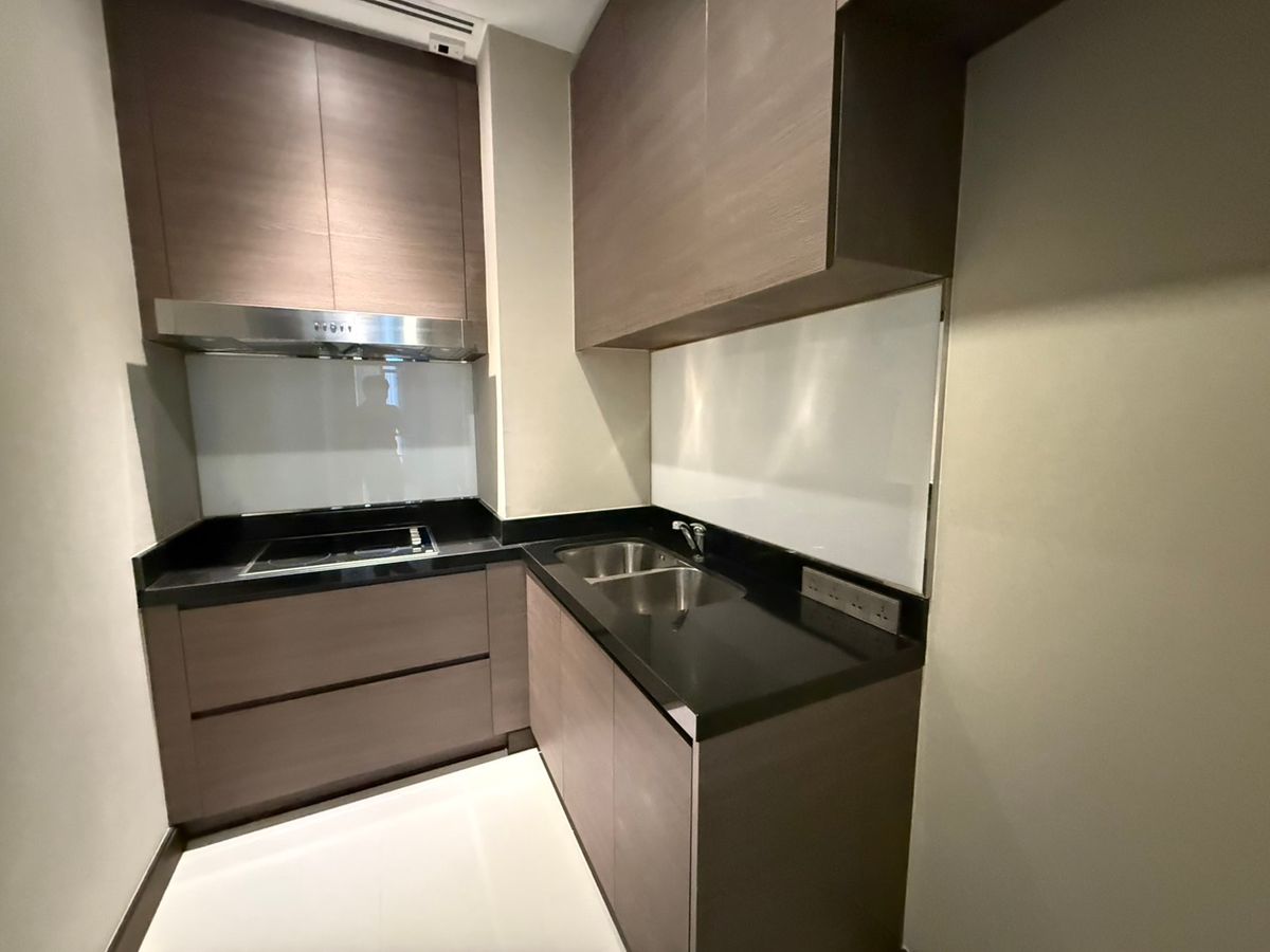 For SaleCondoNana, North Nana,Sukhumvit13, Soi Nana : Building *** Real room picture *** Q1 Sukhumvit 3 Beds 4 Baths 158.45 SQ.M. P/F ** Fixed 3 Parking