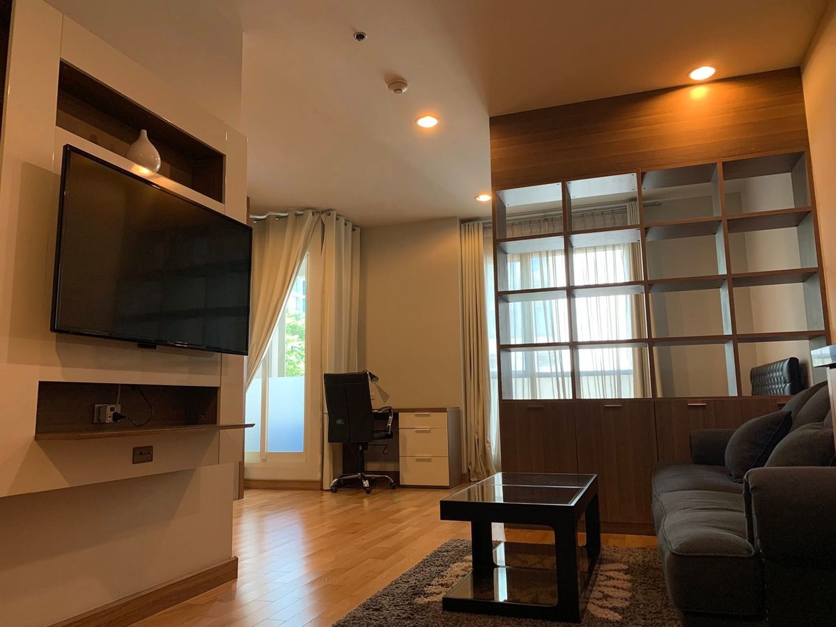 For RentCondoWitthayu, Chidlom, Langsuan, Ploenchit : Rent RR662 The Address Chidlom. Beautiful room, complete furniture near BTS BTS BTS.