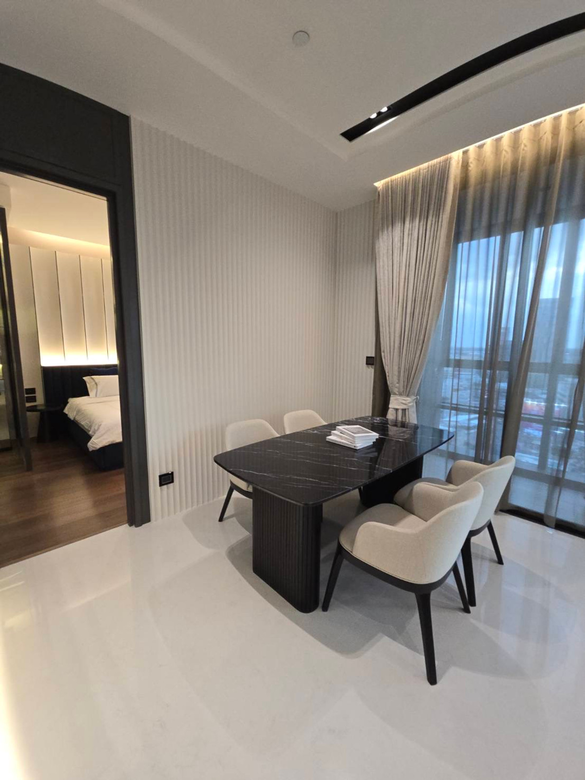 For RentCondoSukhumvit, Asoke, Thonglor : (For Rent) The Bangkok Thonglor – Luxury Condo near BTS Thong Lor Spacious unit in an excellent location, complete with full facilities.