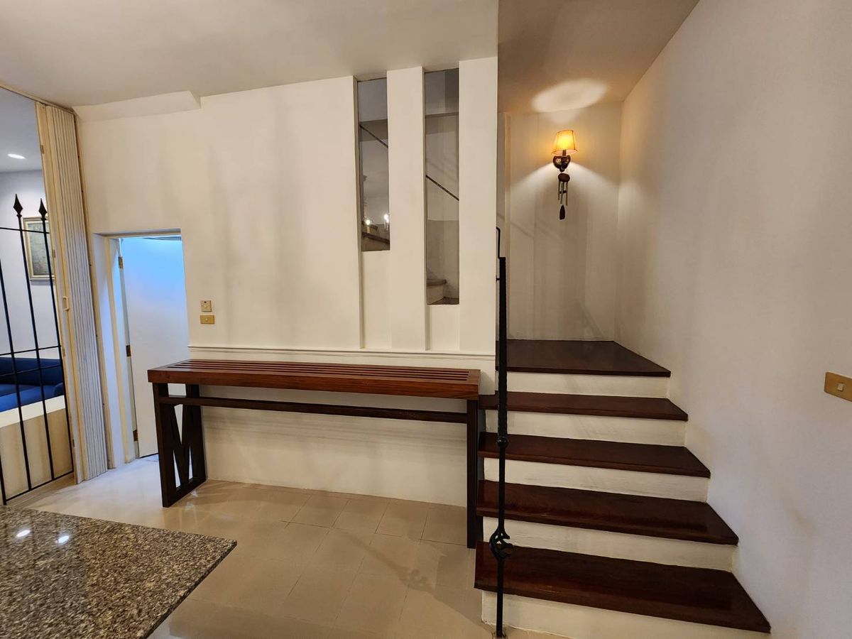 For RentTownhomeRatchadapisek, Huaikwang, Suttisan : Rent a townhouse Ratchadaphisek Zone - Five Lat Phrao Intersection near MRT Five Lat Phrao Intersection for 5 minutes