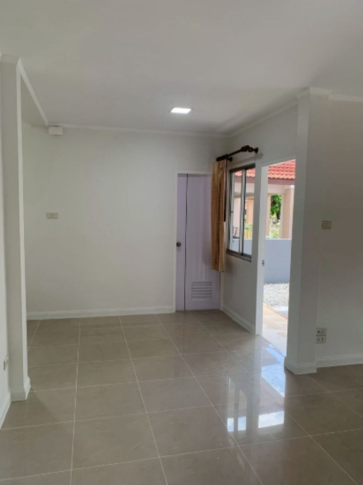 ขายบ้านนวมินทร์ รามอินทรา : ขายบ้านเดี่ยว 2 ชั้น , เนื้อที่ 61.8 ตรว.  หมู่บ้านสัมมากร 2 ถนนสามวา 20 แขวงบางชัน  เขตคลองสามวา  จังหวัดกรุงเทพมหานคร (ตกแต่งใหม่ พร้อมอยู่ )