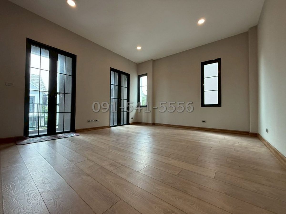 ขายบ้านนวมินทร์ รามอินทรา : ขายบ้านหรู 2 ชั้น มบ.มิลตัน เรสซิเดนซ์ รามอินทรา เนื้อที่กว้างขวาง 111 ตรว มีสวนและสนามหญ้าหน้าบ้าน