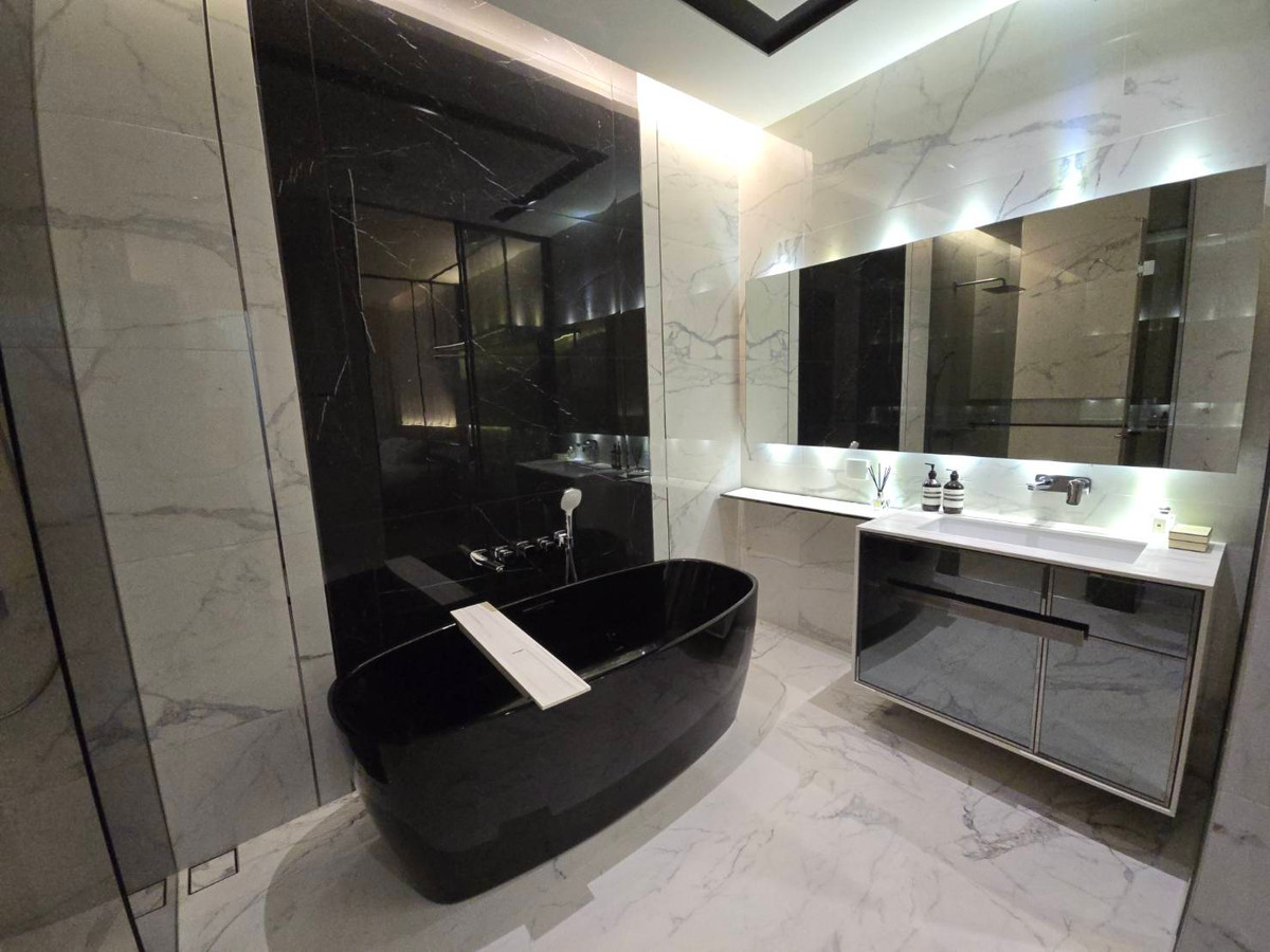 For RentCondoSukhumvit, Asoke, Thonglor : (For Rent) The Bangkok Thonglor – Luxury Condo near BTS Thong Lor Spacious unit in an excellent location, complete with full facilities.