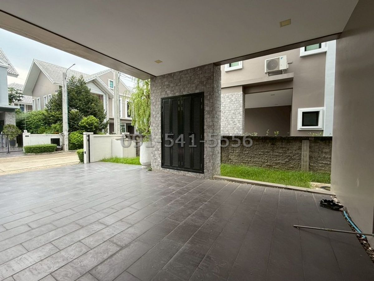 ขายบ้านนวมินทร์ รามอินทรา : ขายบ้านหรู 2 ชั้น มบ.มิลตัน เรสซิเดนซ์ รามอินทรา เนื้อที่กว้างขวาง 111 ตรว มีสวนและสนามหญ้าหน้าบ้าน