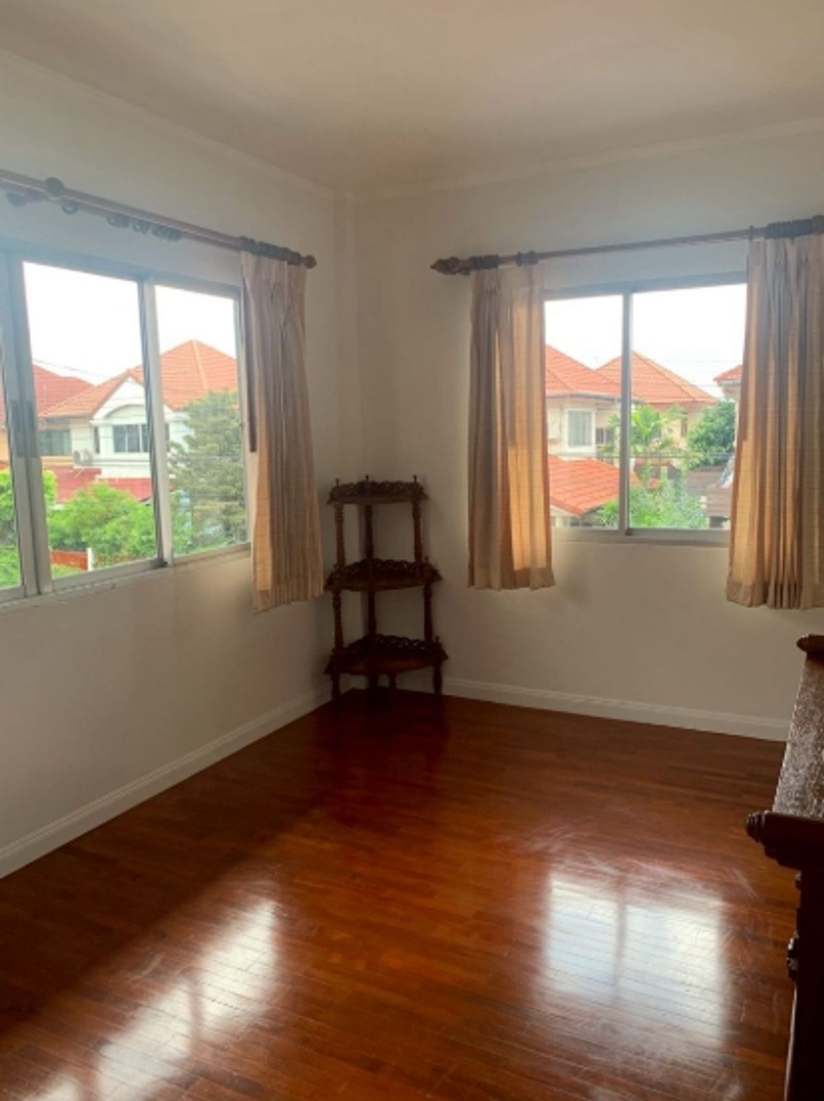 ขายบ้านนวมินทร์ รามอินทรา : ขายบ้านเดี่ยว 2 ชั้น , เนื้อที่ 61.8 ตรว.  หมู่บ้านสัมมากร 2 ถนนสามวา 20 แขวงบางชัน  เขตคลองสามวา  จังหวัดกรุงเทพมหานคร (ตกแต่งใหม่ พร้อมอยู่ )