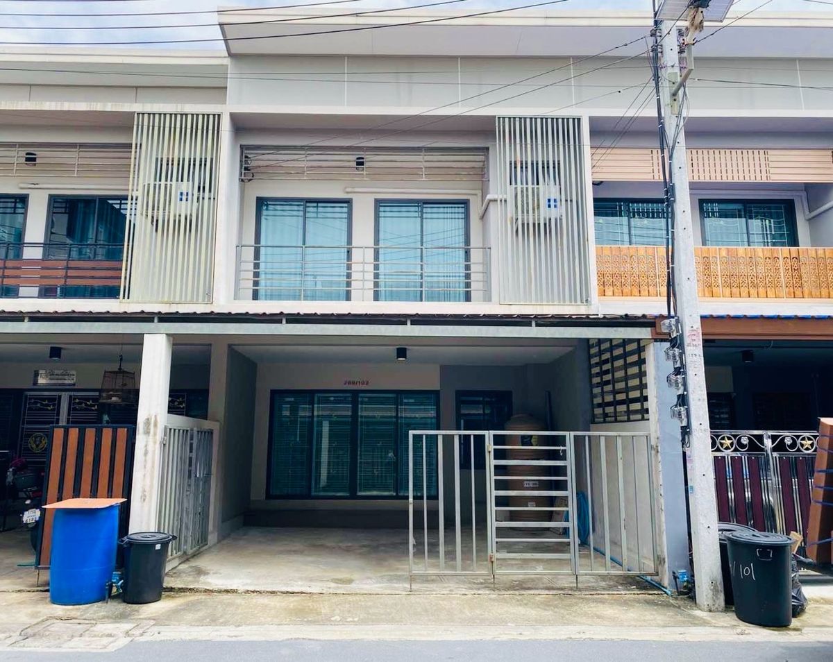 ขายทาวน์โฮมปทุมธานี รังสิต ธรรมศาสตร์ : ขายบ้านพร้อมอยู่ หมู่บ้านรัชธานี11 รังสิต-คลอง11