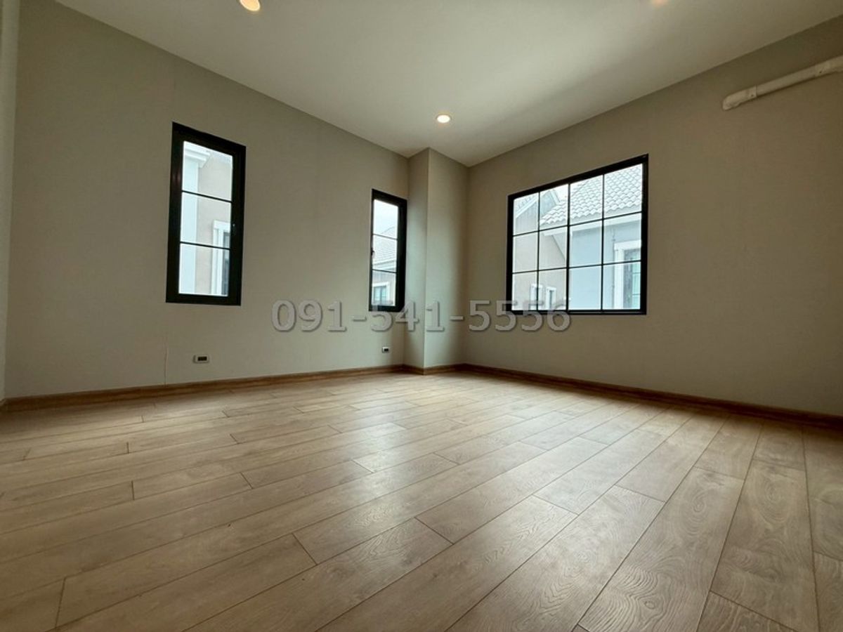 ขายบ้านนวมินทร์ รามอินทรา : ขายบ้านหรู 2 ชั้น มบ.มิลตัน เรสซิเดนซ์ รามอินทรา เนื้อที่กว้างขวาง 111 ตรว มีสวนและสนามหญ้าหน้าบ้าน