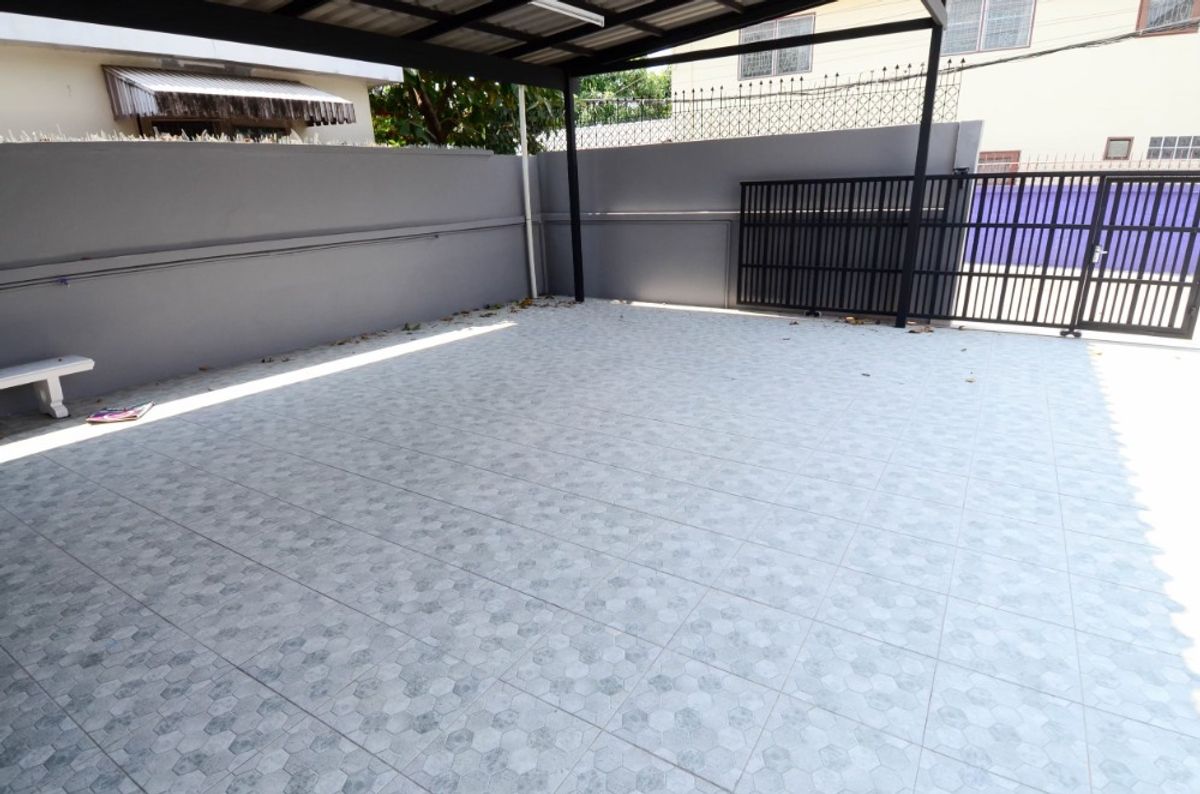 For RentHouseChokchai 4, Ladprao 71, Ladprao 48, : RH081125 2-story, 3-bedroom detached house for rent in Chok Chai 4 area, ideal for a home office.