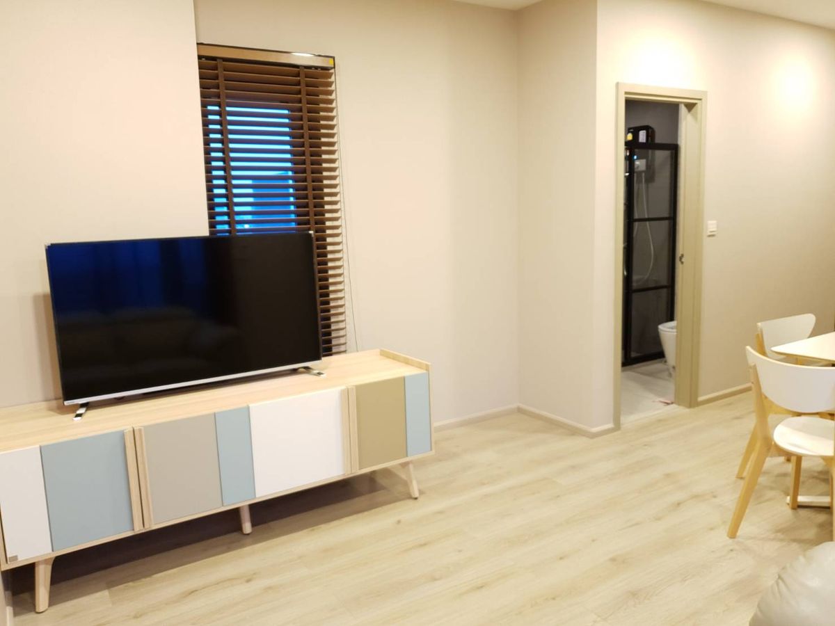For RentCondoLadprao, Central Ladprao : Metris Ladprao-Modern style condo near MRT and BTS (PET Friendly) 1 bedroom, 1 bathroom. Rental price: 17,000 baht/month. Call: 086-746-8882 (K. Cooper).