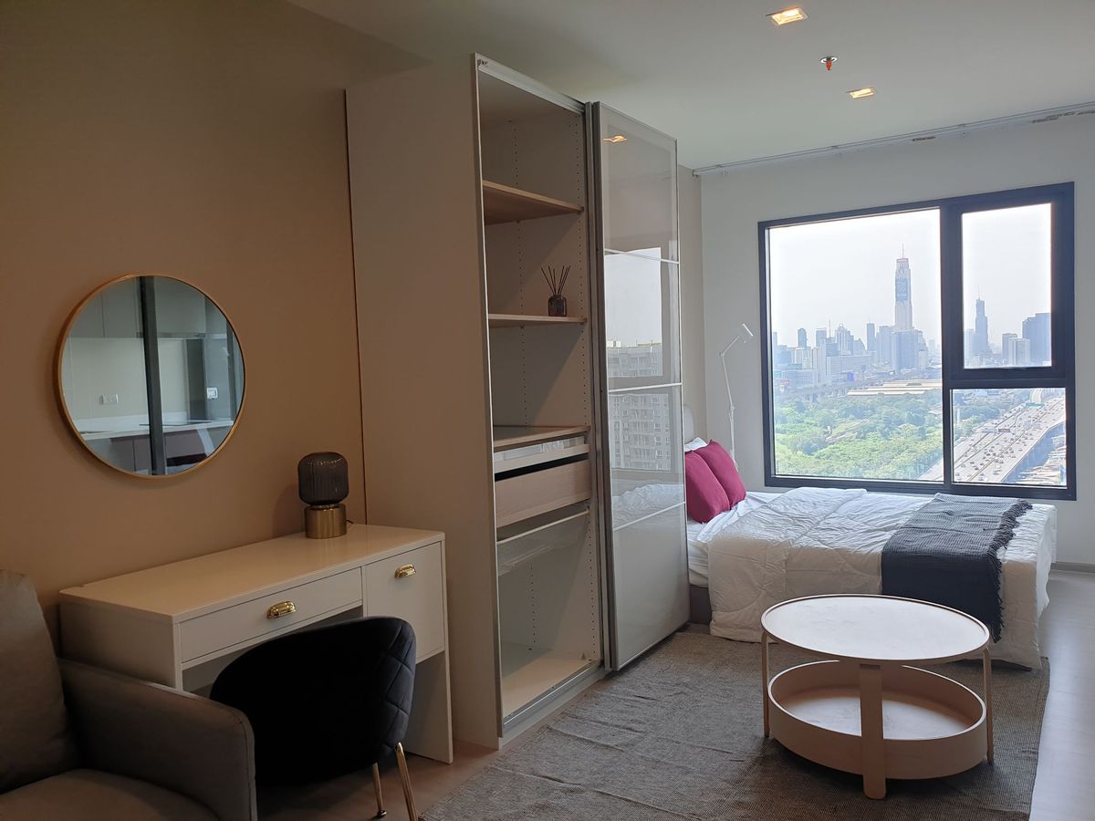 ให้เช่าคอนโดพระราม 9 เพชรบุรีตัดใหม่ RCA : (for rent) Life Asoke Hype เพียง 300 เมตร จาก MRT พระราม 9